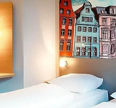City-west Hotell 3*